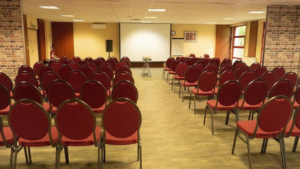The Originals City, Hotel Ascotel, Lille Est Grand Stade Βιλνέβ ντ' Ασκ Εξωτερικό φωτογραφία