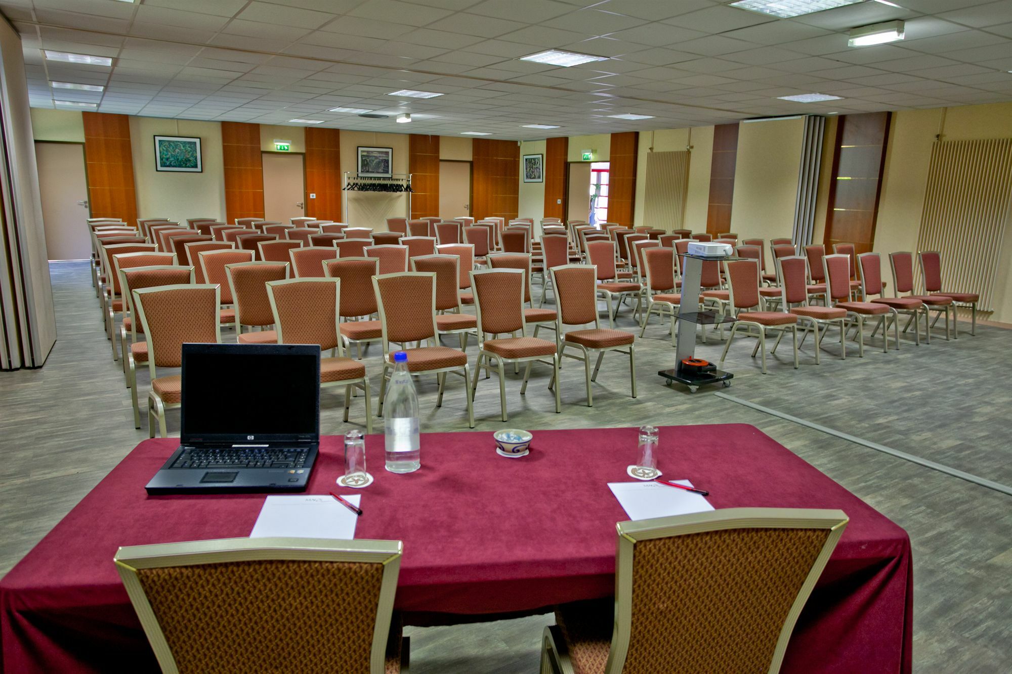The Originals City, Hotel Ascotel, Lille Est Grand Stade Βιλνέβ ντ' Ασκ Εξωτερικό φωτογραφία